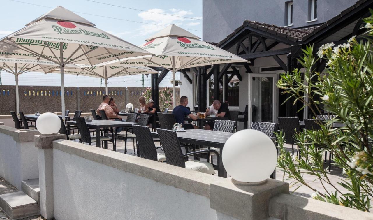 Hotel Rajka מראה חיצוני תמונה